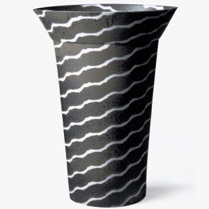 36.-Vase-i-porcelaen_-serigrafisk-tryk-linier_-h20-cm-b15cm_-2250-kr-a