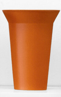 10. Lille Vase Orange h20 cm b15 cm_ 1600 kr
